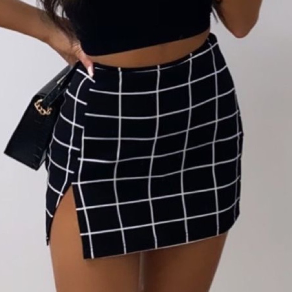 Plaid black and white skirt